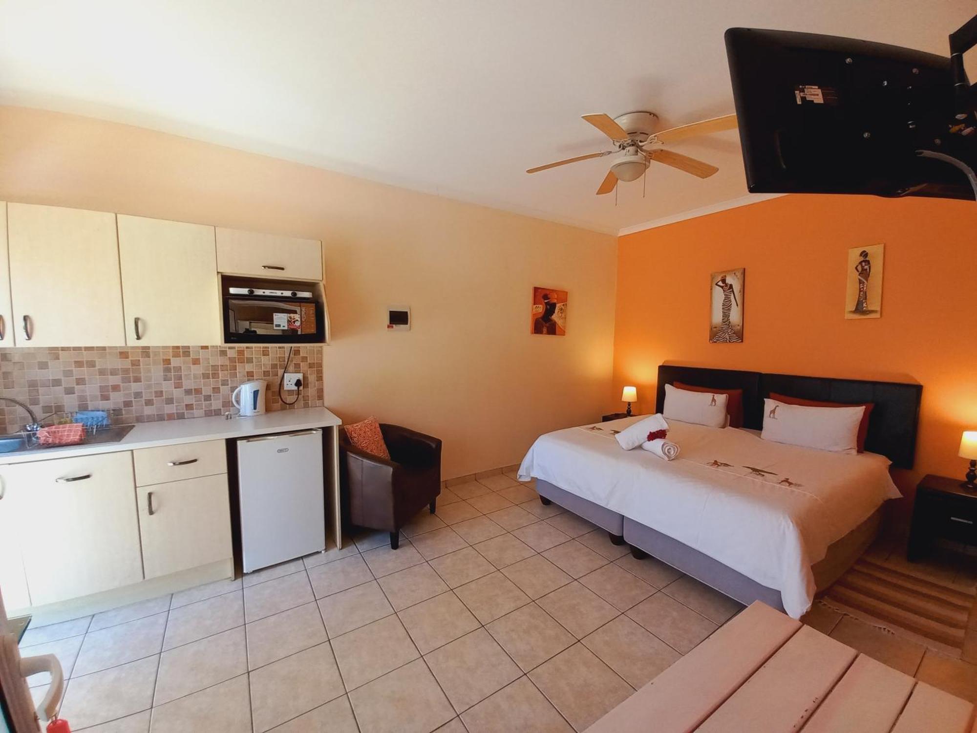 Capbon Guesthouse Виндхук Экстерьер фото