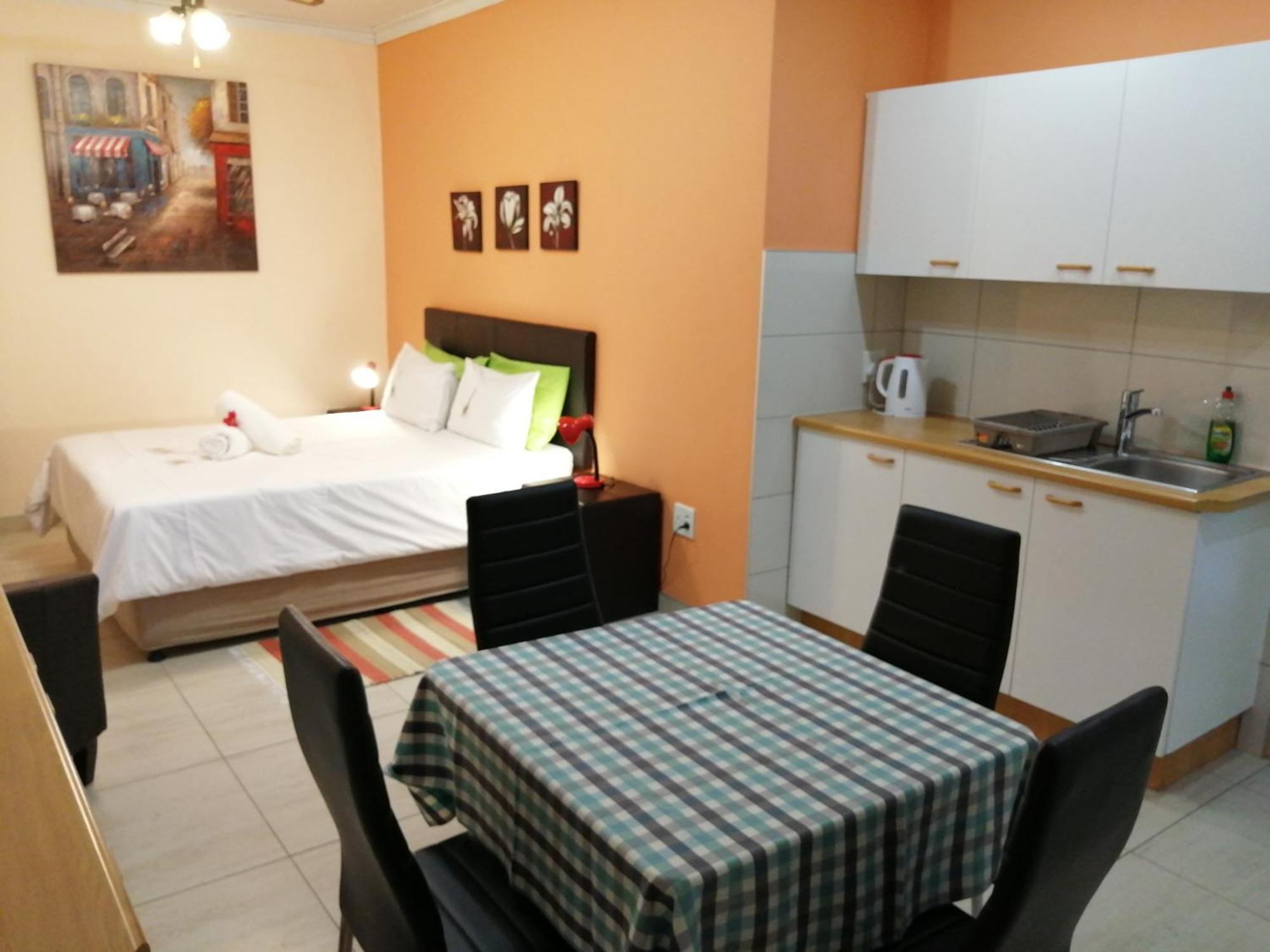 Capbon Guesthouse Виндхук Экстерьер фото