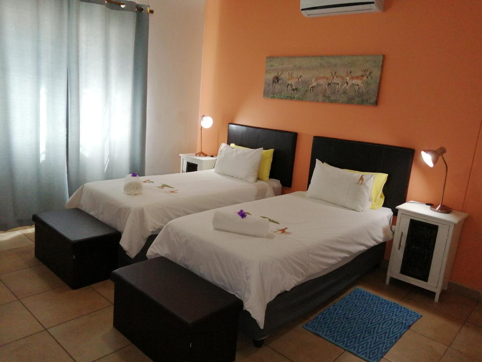Capbon Guesthouse Виндхук Экстерьер фото
