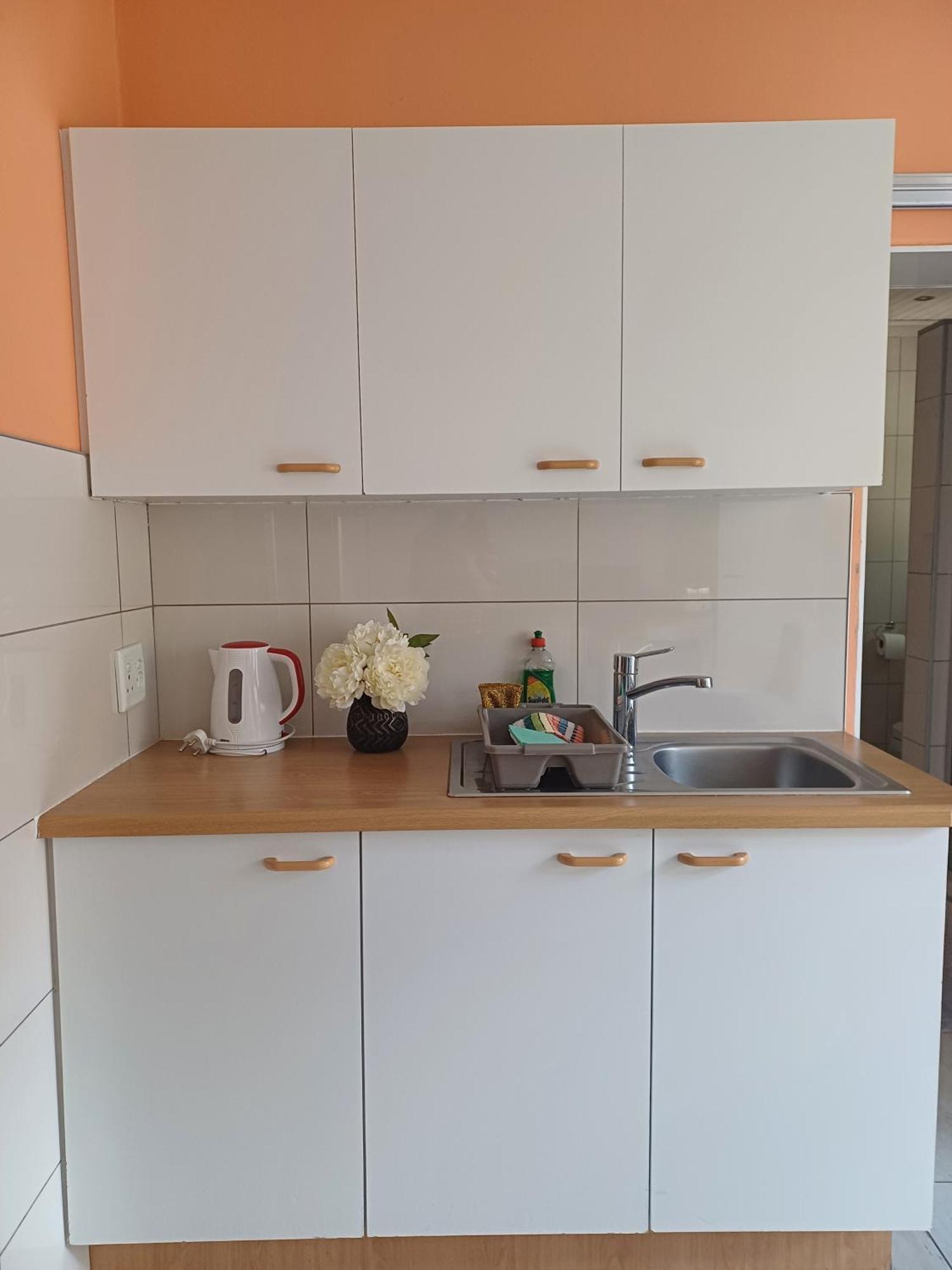 Capbon Guesthouse Виндхук Экстерьер фото
