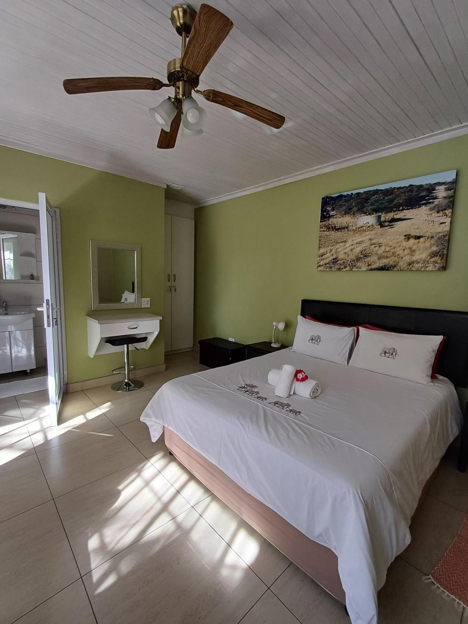 Capbon Guesthouse Виндхук Экстерьер фото