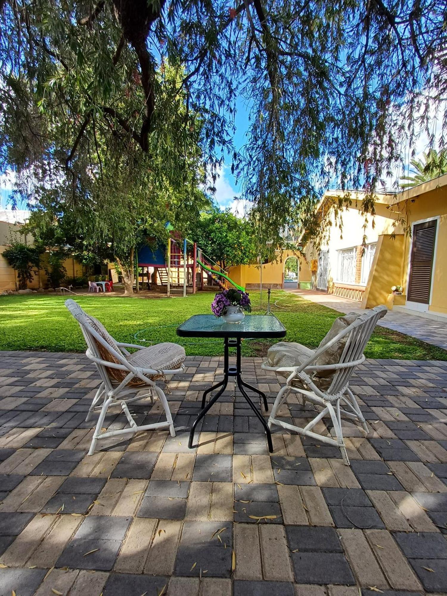 Capbon Guesthouse Виндхук Экстерьер фото