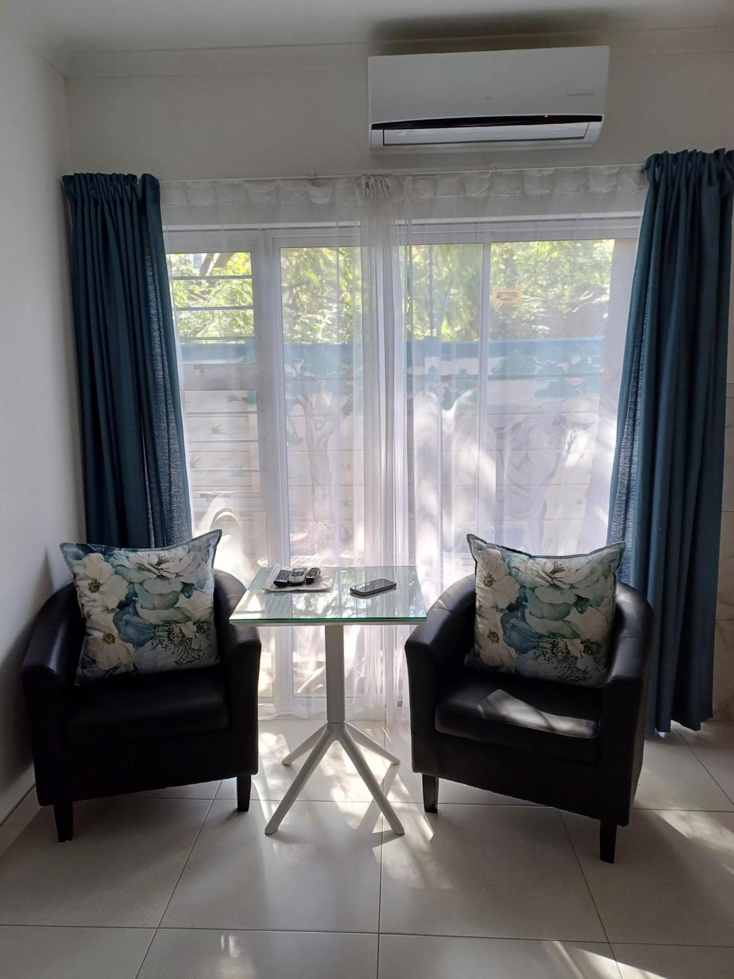 Capbon Guesthouse Виндхук Экстерьер фото