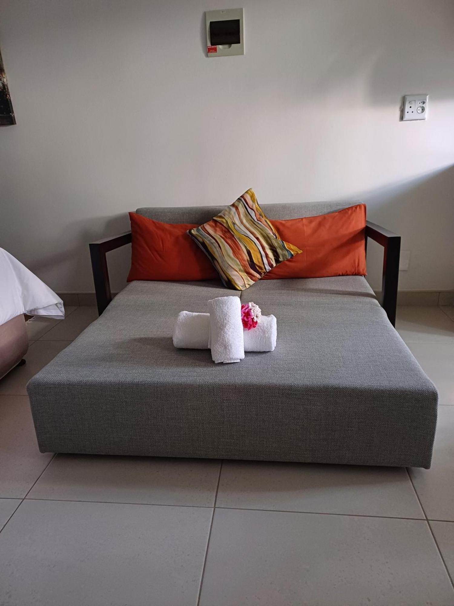 Capbon Guesthouse Виндхук Экстерьер фото