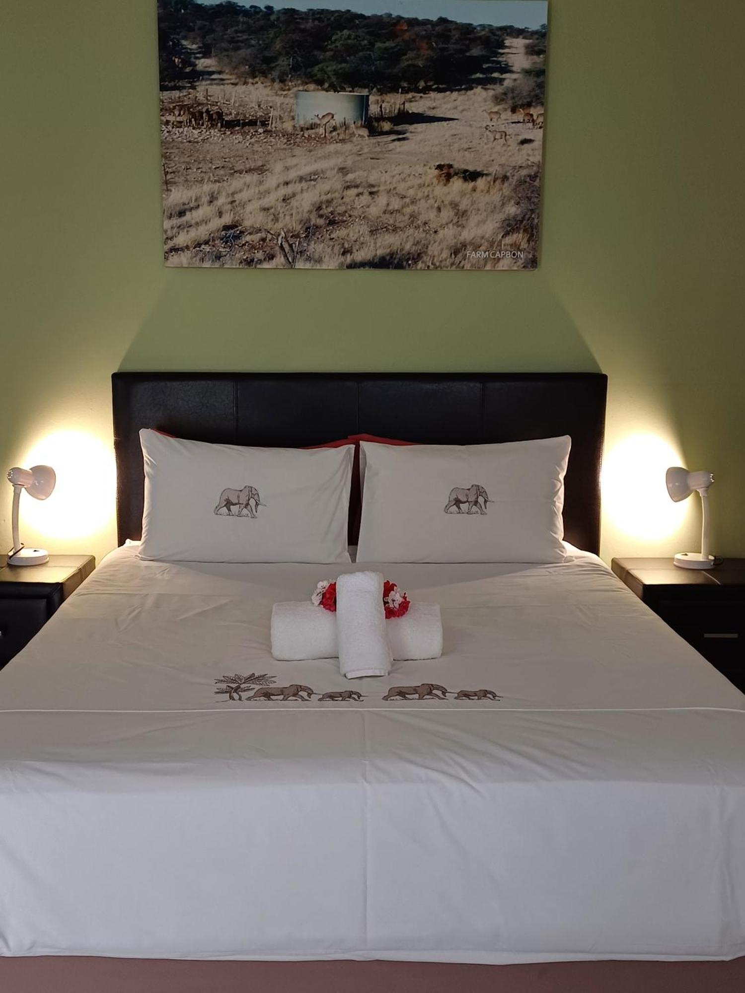Capbon Guesthouse Виндхук Экстерьер фото