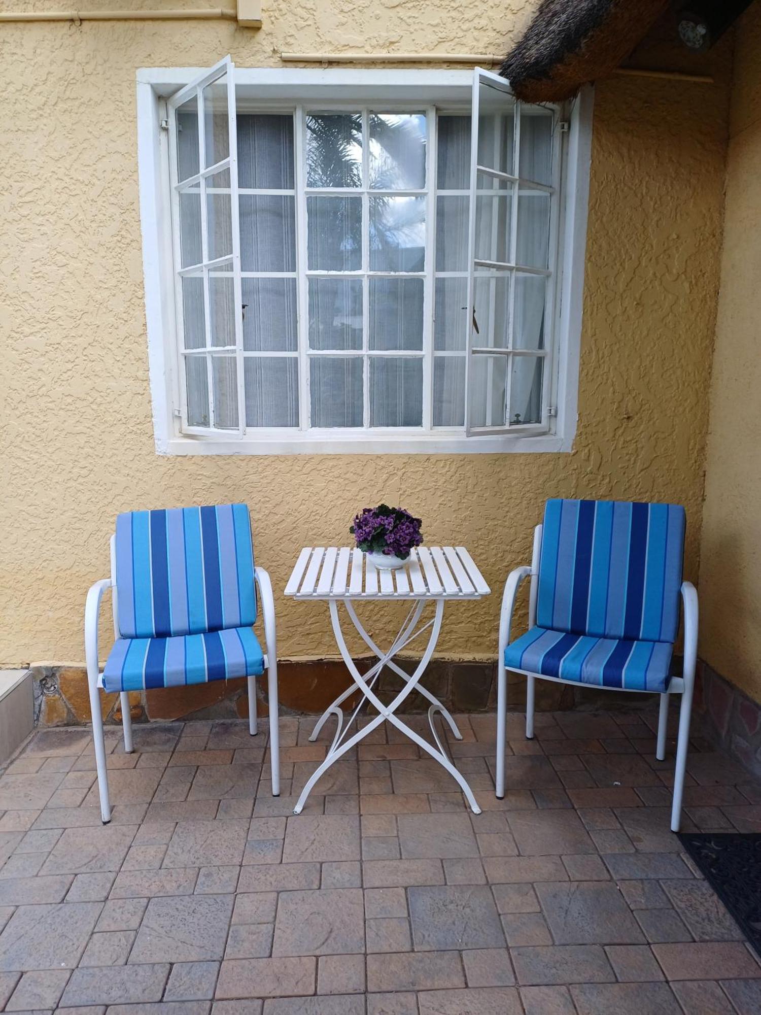 Capbon Guesthouse Виндхук Экстерьер фото