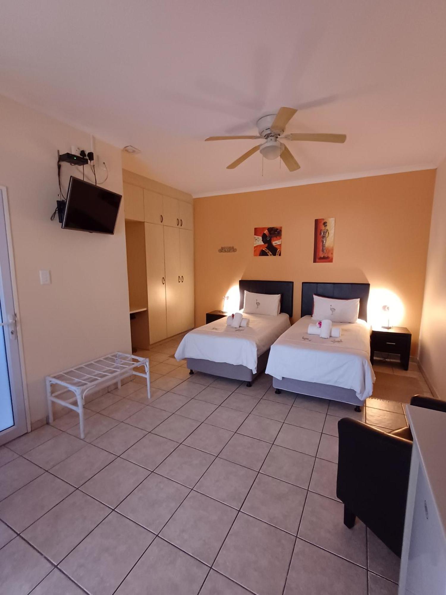 Capbon Guesthouse Виндхук Экстерьер фото