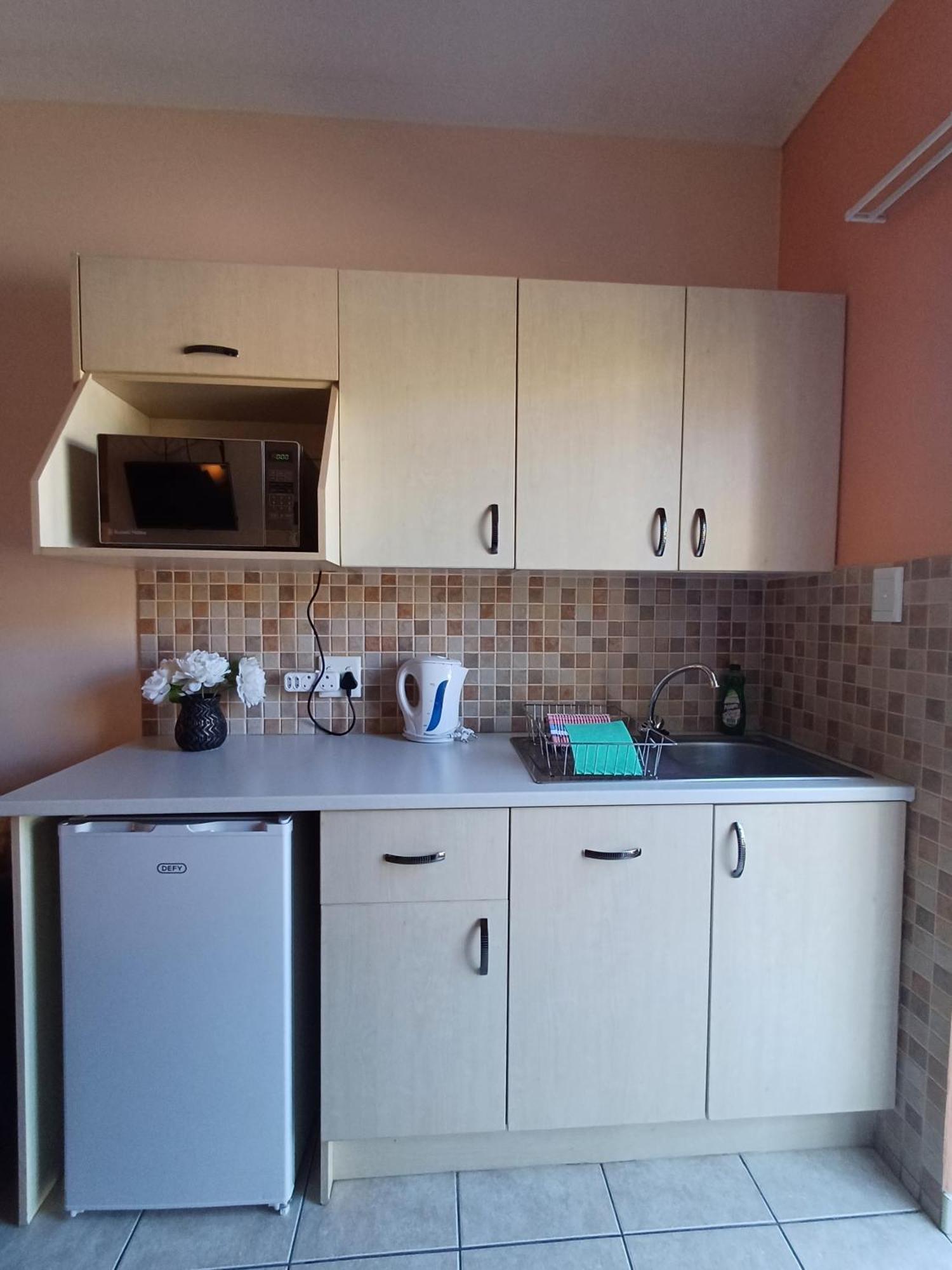 Capbon Guesthouse Виндхук Экстерьер фото